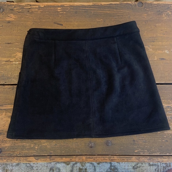 EUC Lulu's Simply Perf Black Suede Mini Skirt - Picture 6 of 10